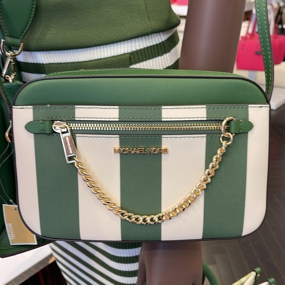 MICHAEL KORS
Jet Set Large EW Zip Chain XBody Saffiano Leather Crossbody Bag
NWT - Picture 11 of 16